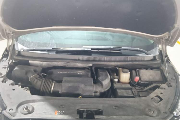 Used Buick GL8 2023 ES Lu Zun Comfort Model Engine Bay