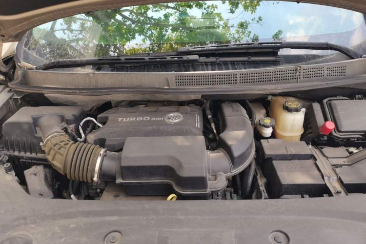 Used Buick GL8 2023 ES Lu Zun Deluxe Model Engine Bay
