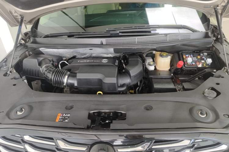 Used Buick GL8 2023 ES Lu Zun Deluxe Model Engine Bay