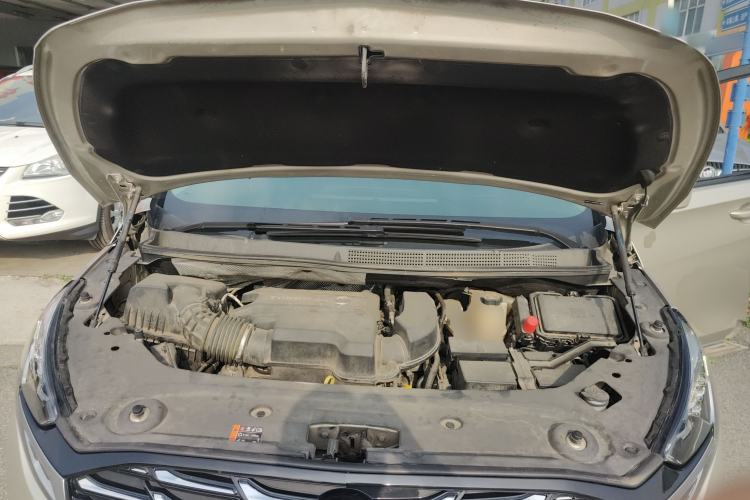 Used Buick GL8 2023 ES Lu Zun Deluxe Model Engine Bay