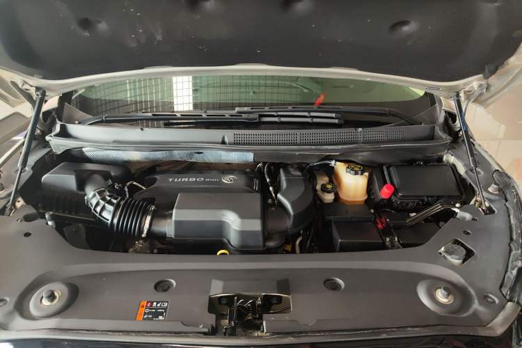 Used Buick GL8 2023 ES Lu Zun Deluxe Model Engine Bay