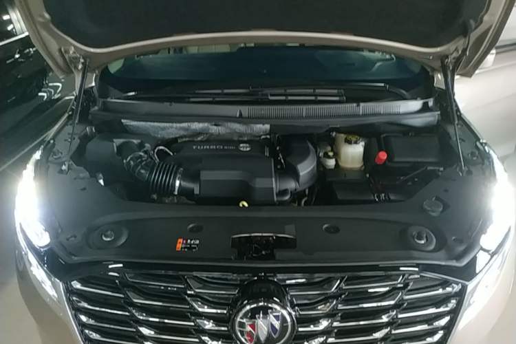 Used Buick GL8 2023 ES Lu Zun Deluxe Model Engine Bay
