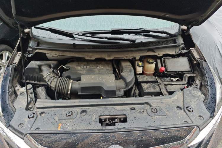 Used Buick GL8 2023 Facelifted Land Cruiser Executive Luxury Version Engine Bay