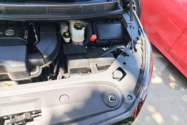 Used Buick GL8 2023 ES Lu Zun Deluxe Model Engine Bay Left