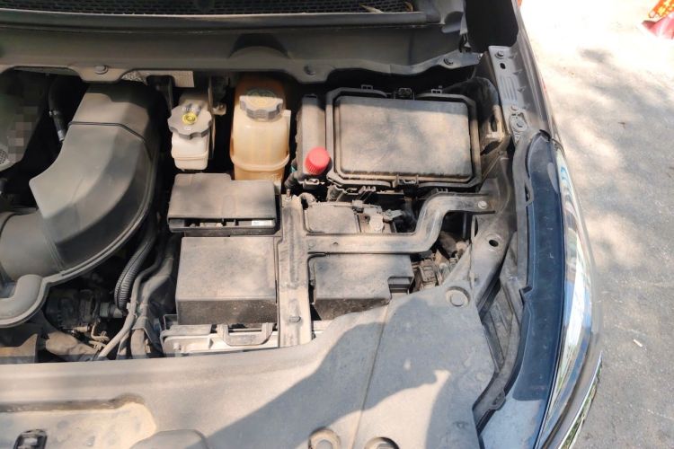 Used Buick GL8 2023 Land Executive Class Comfort Model Engine Bay Left