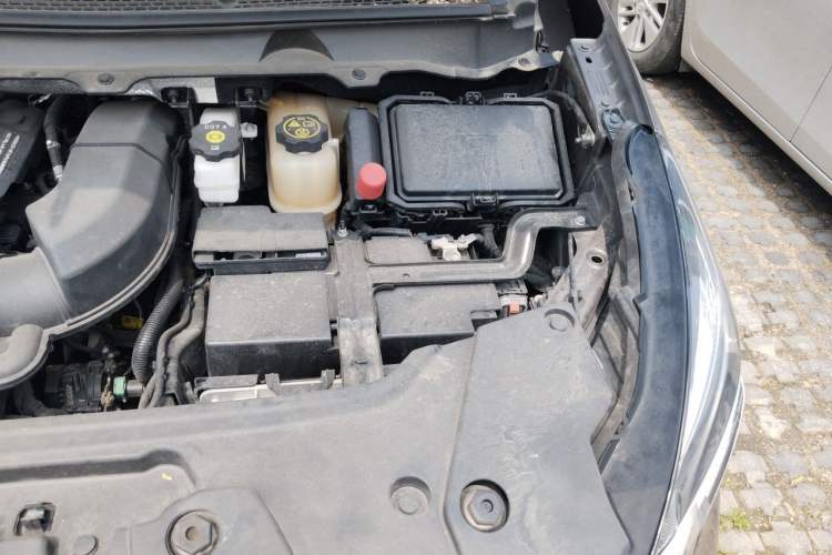 Used Buick GL8 2023 Land Executive Class Smart Enjoyment Model Engine Bay Left