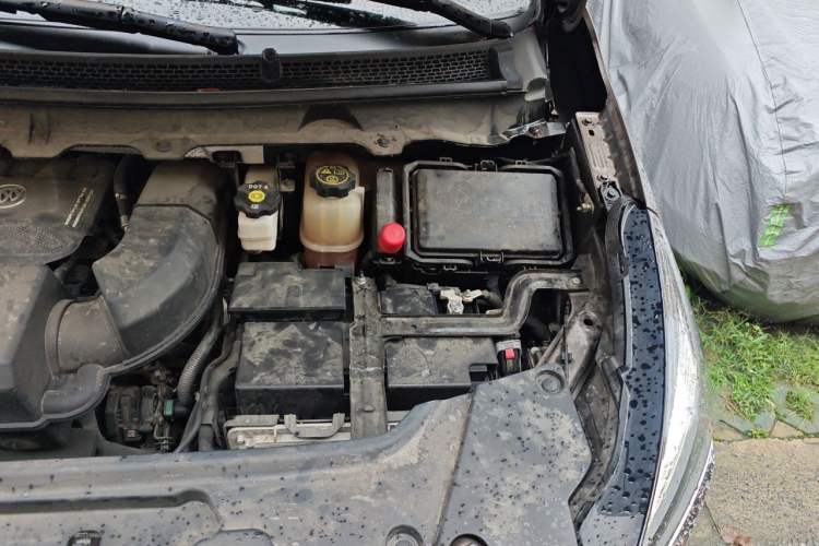 Used Buick GL8 2023 Facelifted Land Cruiser Executive Luxury Version Engine Bay Left