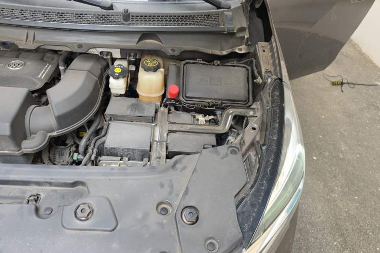 Used Buick GL8 2023 Land Executive Class 652T Luxury Model Engine Bay Left