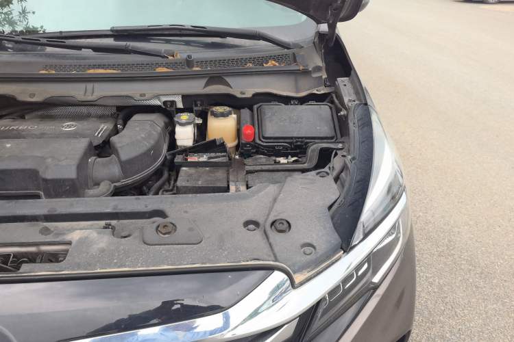 Used Buick GL8 2023 Land Executive Class Comfort Model Engine Bay Left