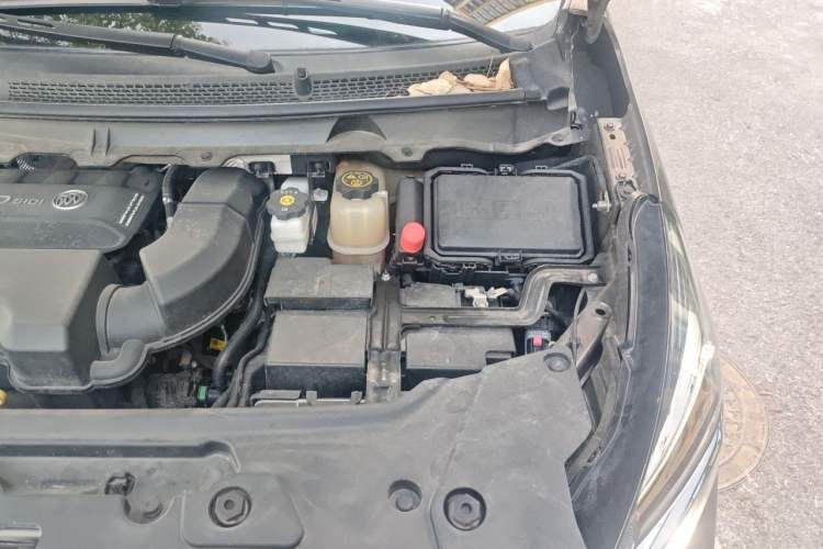 Used Buick GL8 2023 Land Executive Class Comfort Model Engine Bay Left
