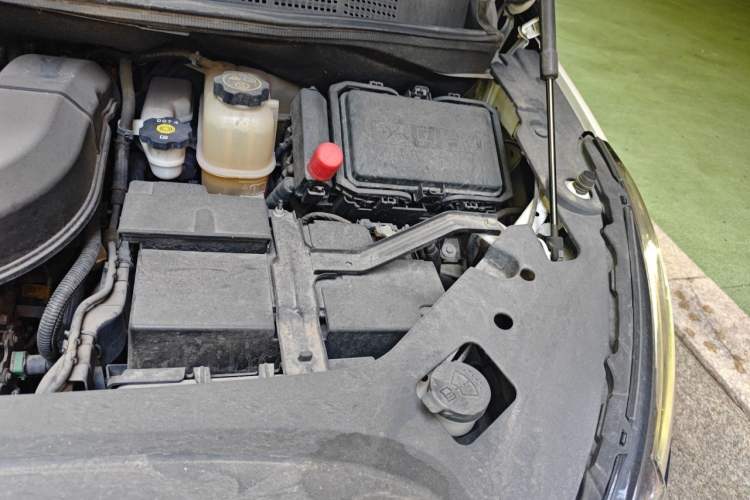 Used Buick GL8 2023 ES Lu Zun Comfort Model Engine Bay Left