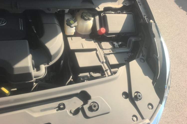 Used Buick GL8 2023 Land Executive Class 652T Luxury Model Engine Bay Left