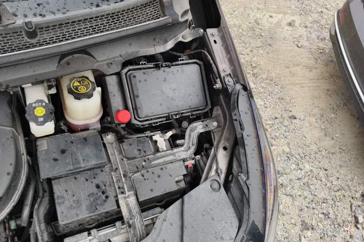 Used Buick GL8 2023 Facelifted Land Cruiser Executive Luxury Version Engine Bay Left