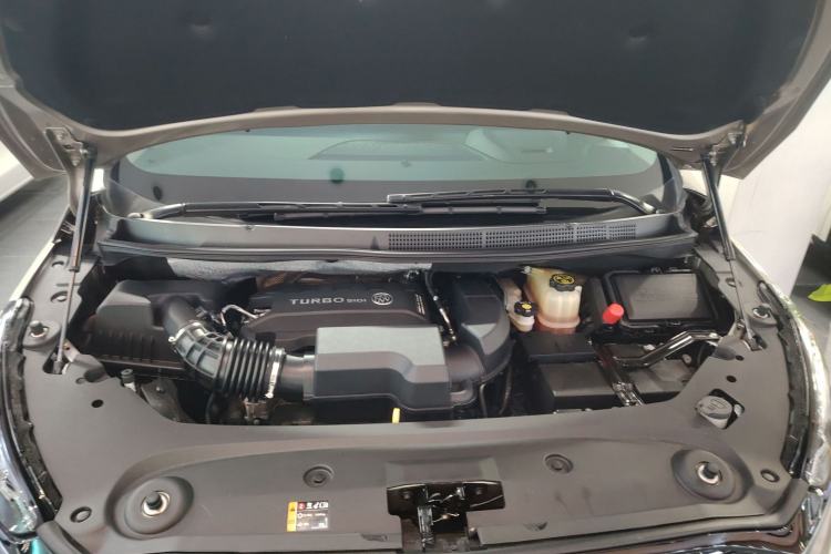 Used Buick GL8 2023 ES Lu Zun Deluxe Model Engine Bay