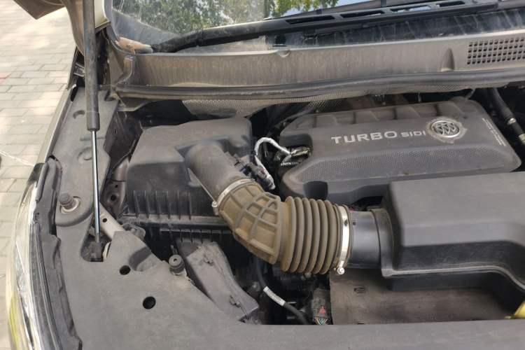 Used Buick GL8 2023 ES Lu Zun Deluxe Model Engine Bay Right