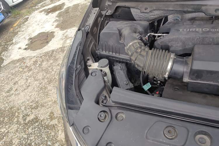 Used Buick GL8 2023 Land Executive Class Deluxe Model Engine Bay Right