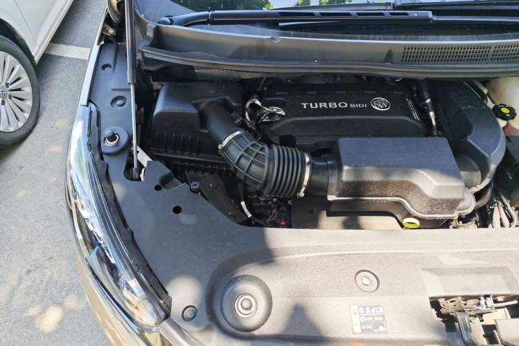 Used Buick GL8 2023 ES Lu Zun Deluxe Model Engine Bay Right