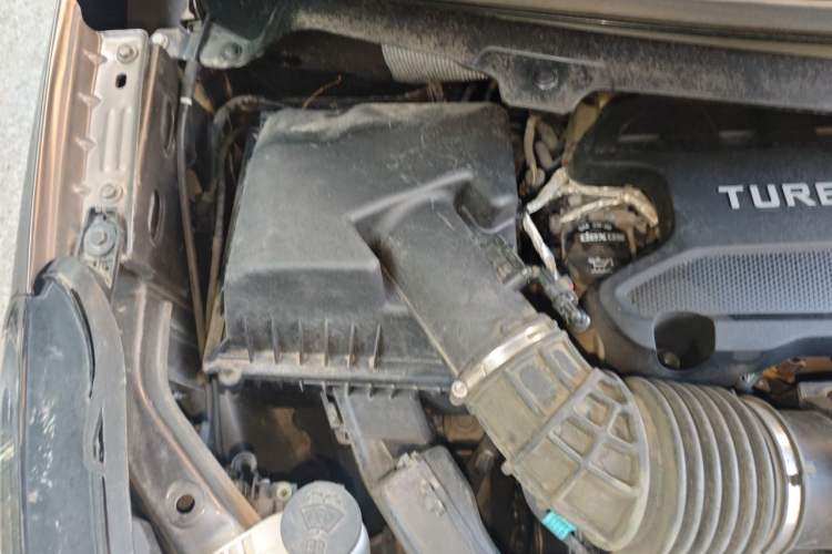 Used Buick GL8 2023 Facelifted Land Cruiser Executive Luxury Version Engine Bay Right