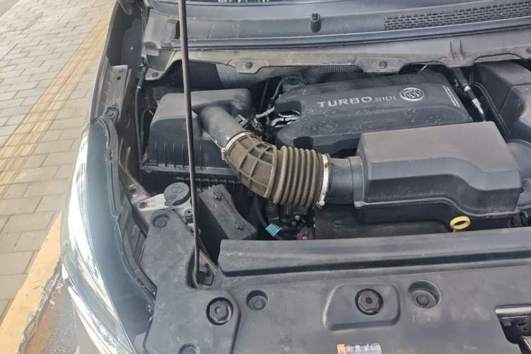 Used Buick GL8 2023 Land Executive Class Comfort Model Engine Bay Right