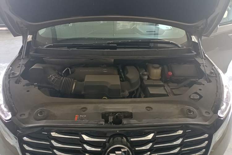 Used Buick GL8 2023 ES Lu Zun Luxury Edition and Yue Version Engine Bay
