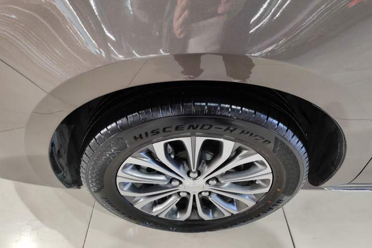 Used Buick GL8 2023 Facelifted Land Cruiser Executive Luxury Version Exterior 4