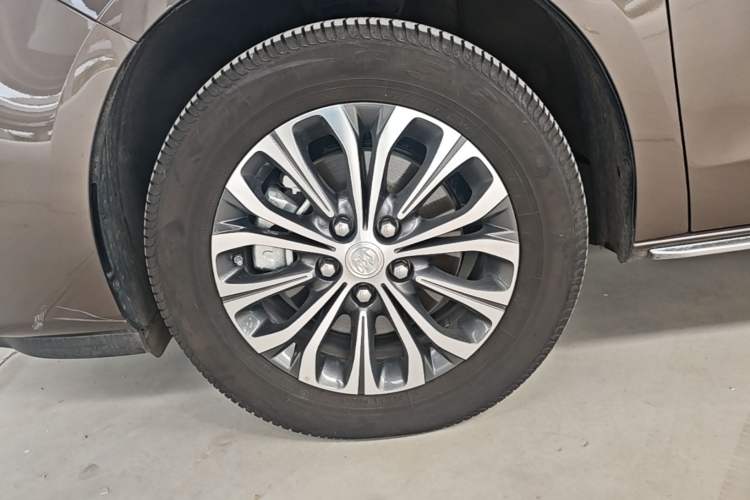 Used Buick GL8 2023 Land Executive Class Comfort Model Exterior 4