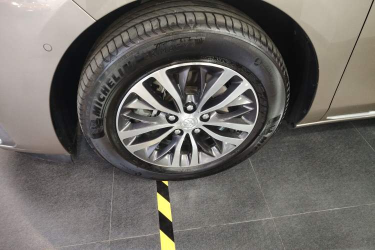 Used Buick GL8 2023 ES Lu Zun Deluxe Model Exterior 4