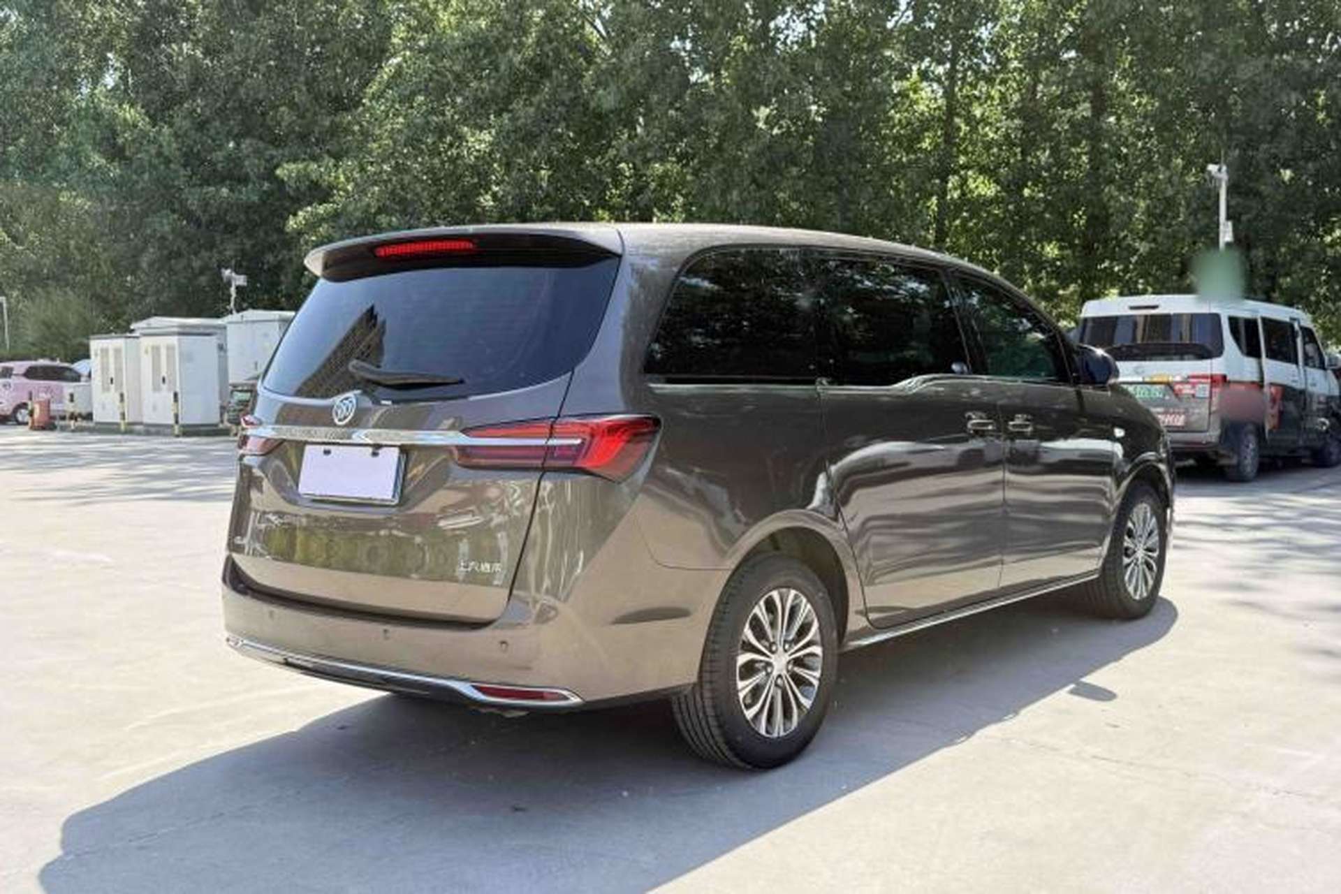 Used Buick GL8 2023 Land Executive Class Comfort Model Exterior 5