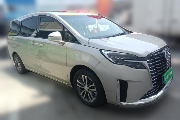 Used Buick GL8 2023 ES Lu Zun Deluxe Model Front Right 45 Deg