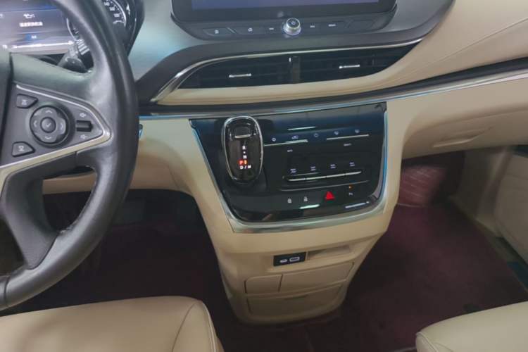 Used Buick GL8 2023 Facelifted Land Cruiser Executive Luxury Version Gear Lever