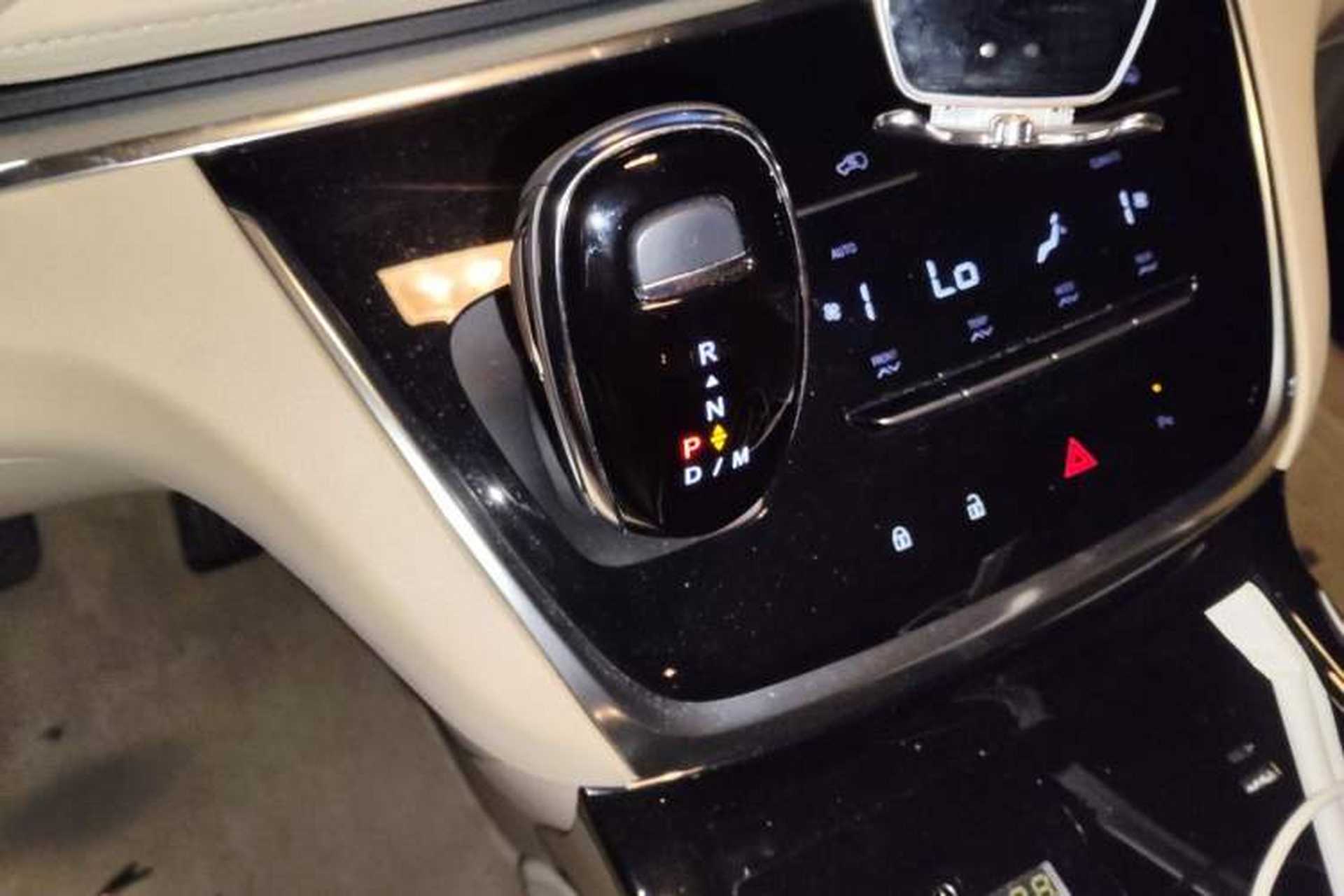 Used Buick GL8 2023 Facelifted Land Cruiser Executive Luxury Version Gear Lever