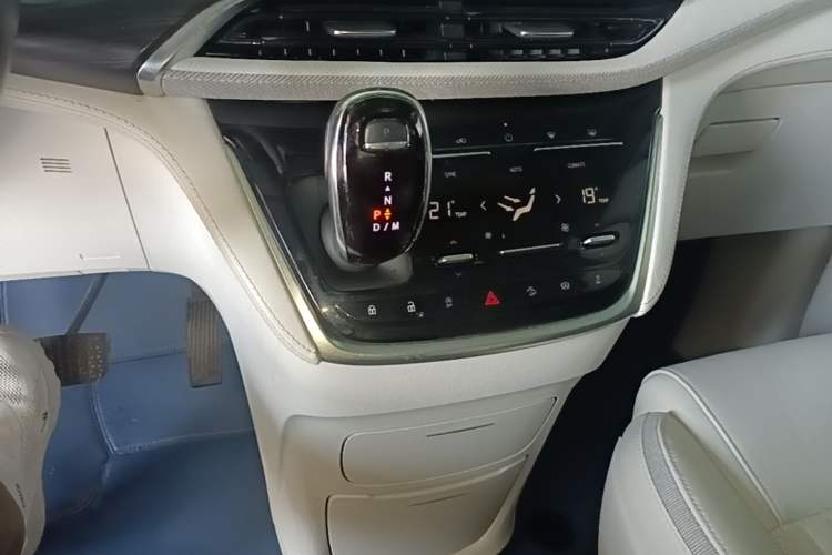 Used Buick GL8 2023 ES Lu Zun Luxury Edition and Yue Version Gear Lever