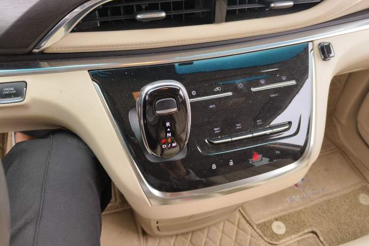 Used Buick GL8 2023 Facelifted Land Cruiser Executive Luxury Version Gear Lever