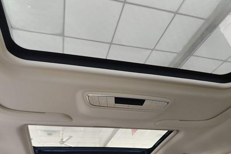 Used Buick GL8 2023 ES Lu Zun Luxury Model Headliner