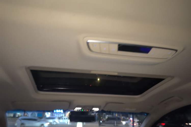 Used Buick GL8 2023 ES Lu Zun Deluxe Model Headliner