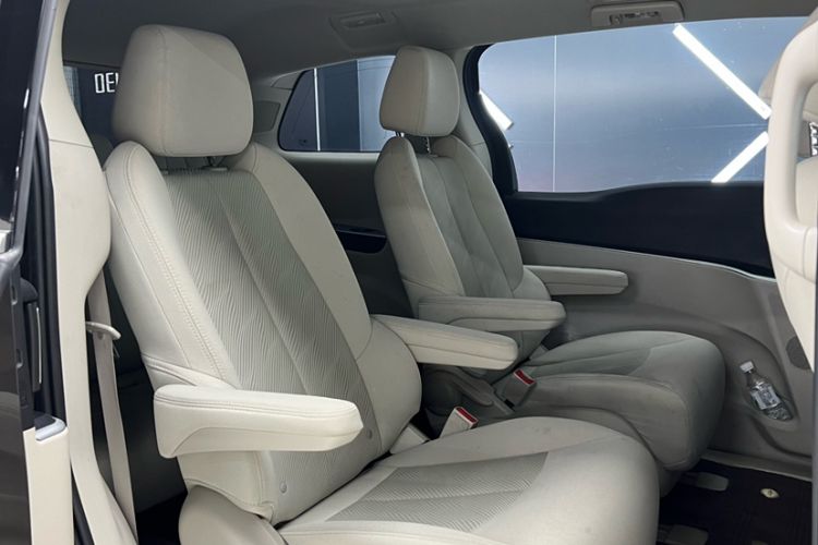 Used Buick GL8 2023 Land Executive Class Comfort Model Headliner