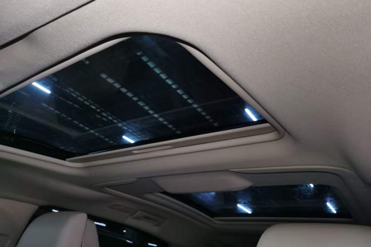 Used Buick GL8 2023 ES Lu Zun Luxury Model Headliner