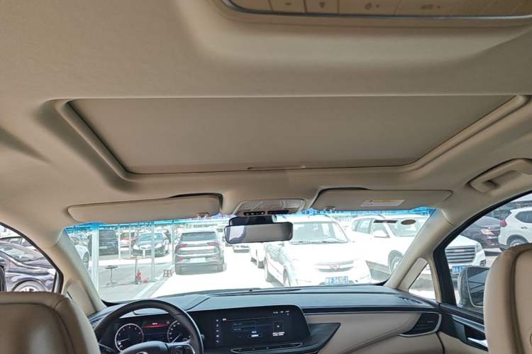 Used Buick GL8 2023 ES Lu Zun Deluxe Model Headliner