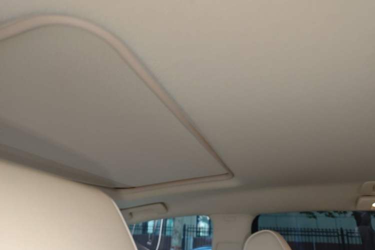 Used Buick GL8 2023 Facelifted Land Cruiser Executive Luxury Version Headliner
