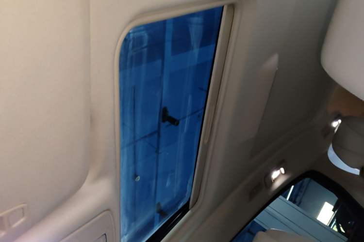 Used Buick GL8 2023 ES Lu Zun Deluxe Model Headliner