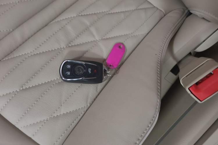 Used Buick GL8 2023 Facelifted Land Cruiser Executive Luxury Version Interior 1