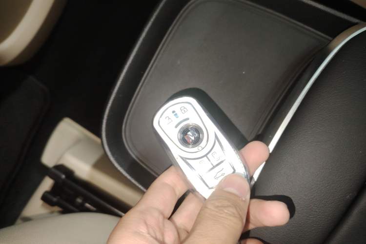 Used Buick GL8 2023 ES Lu Zun Deluxe Model Interior 1