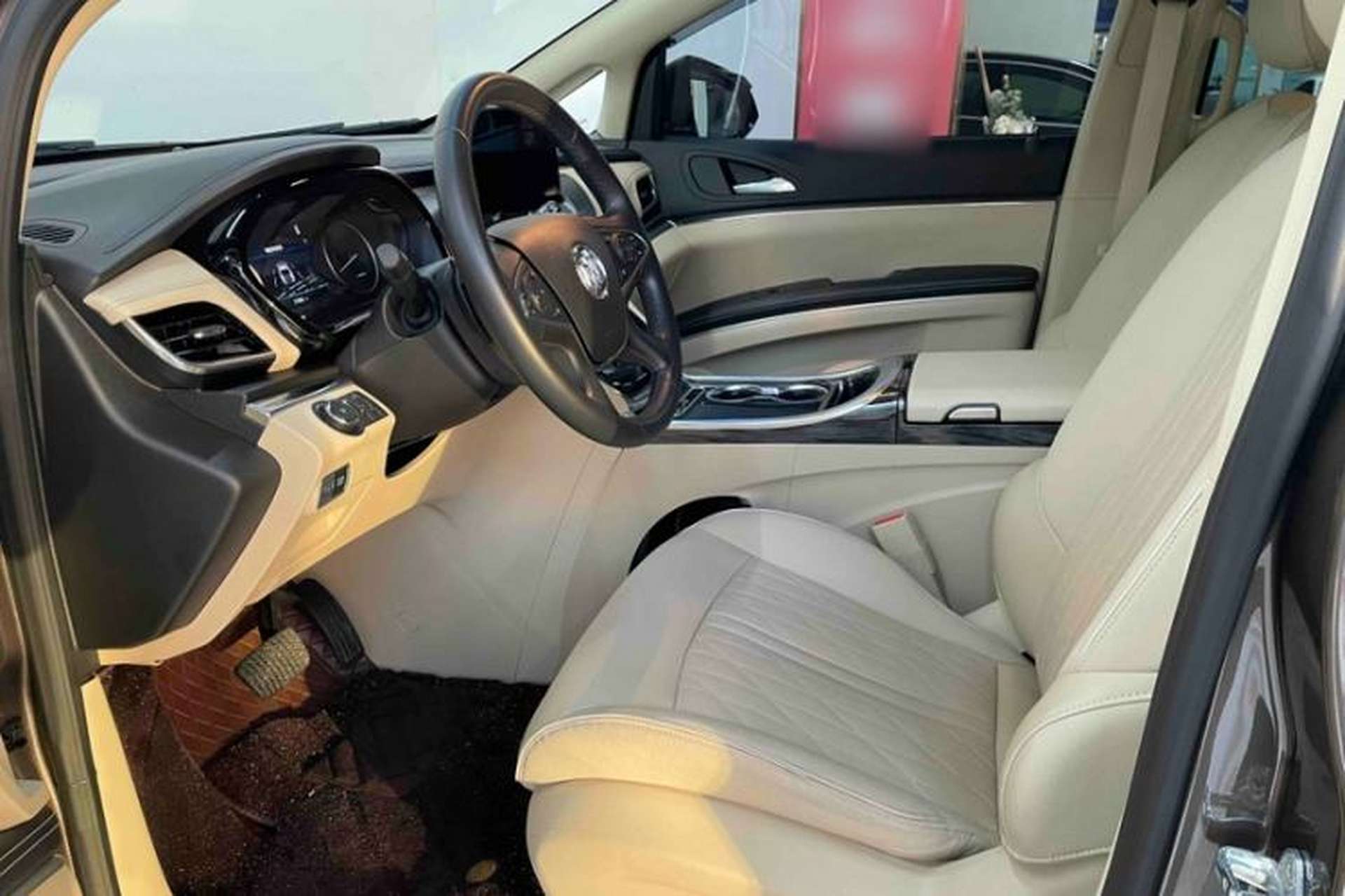 Used Buick GL8 2023 Facelifted Land Cruiser Executive Luxury Version Interior 1