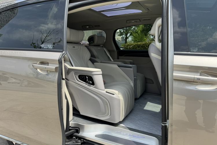 Used Buick GL8 2023 ES Lu Zun Comfort Model Interior 10