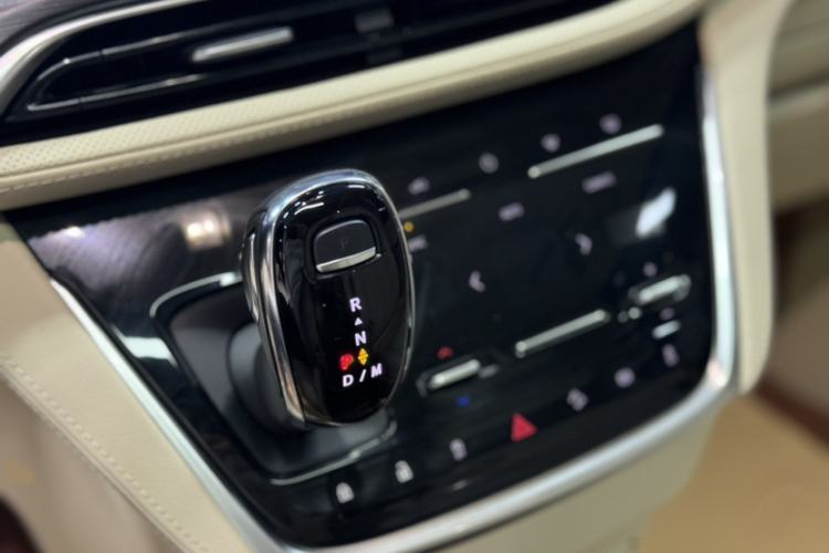 Used Buick GL8 2023 ES Lu Zun Deluxe Model Interior 12