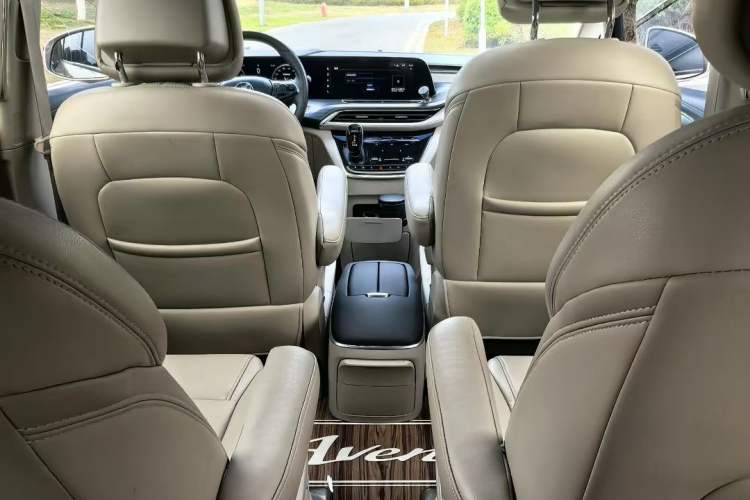 Used Buick GL8 2023 ES Lu Zun Comfort Model Interior 2
