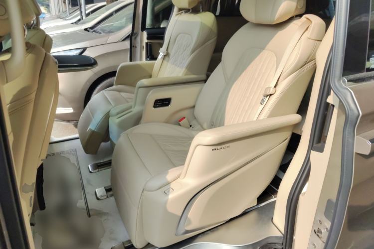 Used Buick GL8 2023 ES Lu Zun Luxury Model Interior 4