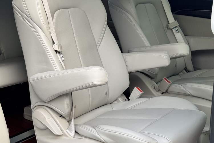 Used Buick GL8 2023 ES Lu Zun Comfort Model Interior 4