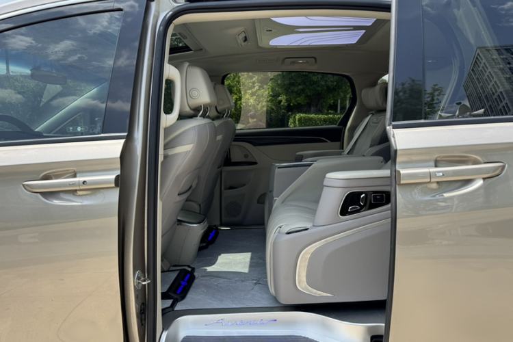 Used Buick GL8 2023 ES Lu Zun Comfort Model Interior 8