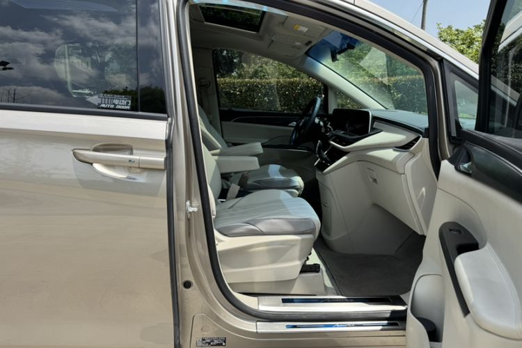 Used Buick GL8 2023 ES Lu Zun Comfort Model Interior 9